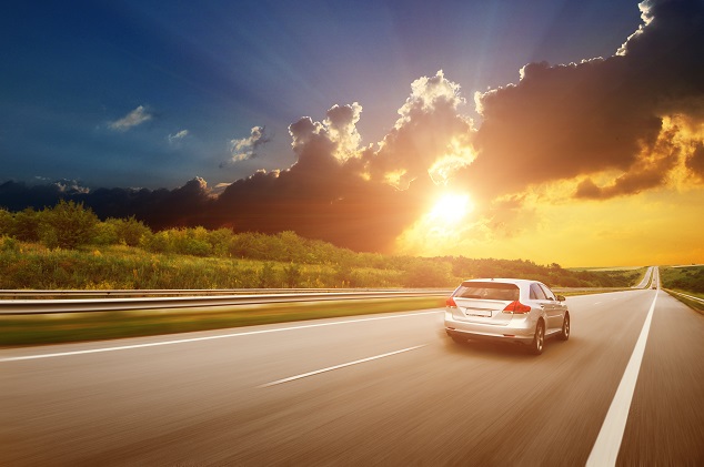 une renault sur route