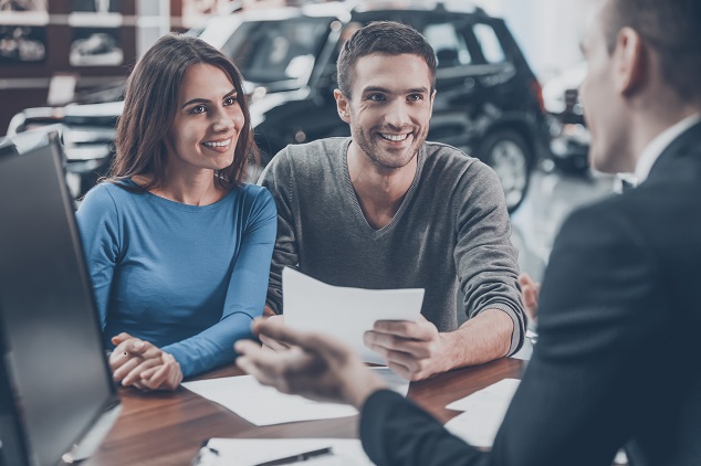 Rachat couple heureux vente d'une voiture