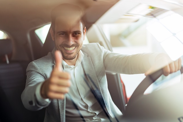 rachat saab homme dans voiture