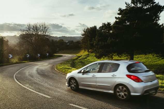 Une voiture sur les routes Une voiture sur les routes